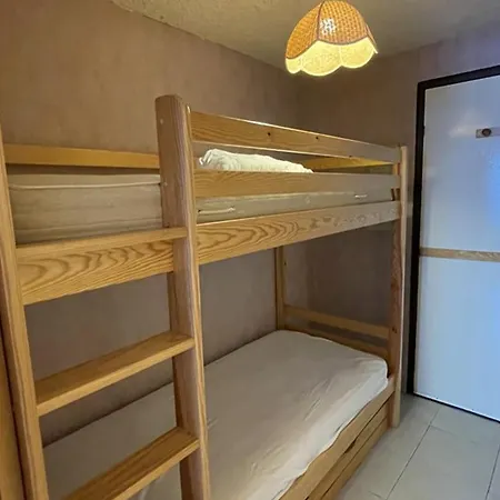 Studio-cabine Cosy: Au Pied Des Pistes, Balcon Sud-est, Commerces Et Patinoire à Proximité - Fr-1-787-42 Appartement *